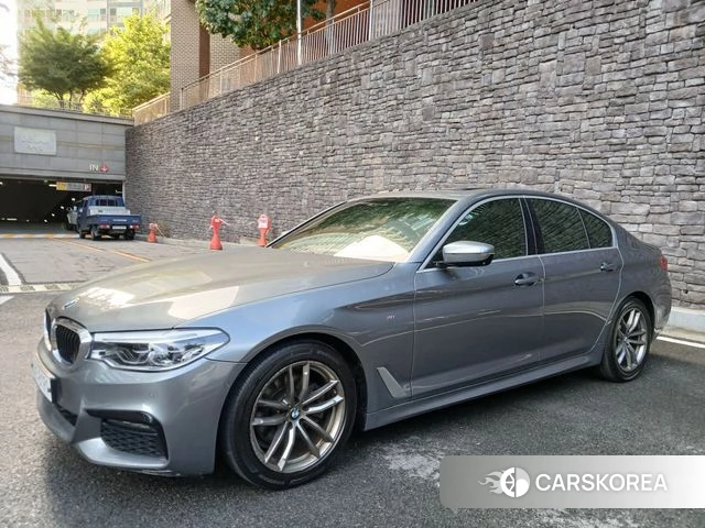 BMW 5 Series (G30) 2019 Серебристо-серый из Кореи