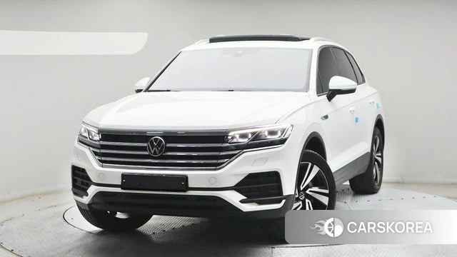 Volkswagen Touareg 3rd generation 2023 Белый из Кореи