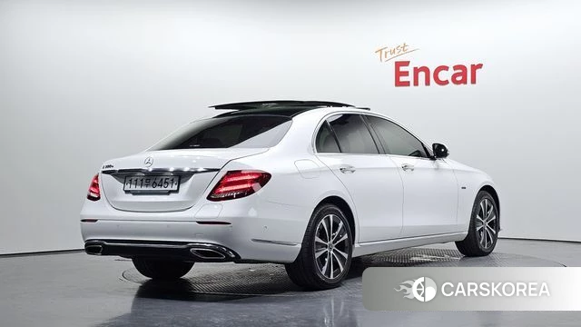 Mercedes-Benz E-Class W213 2019 Белый из Кореи