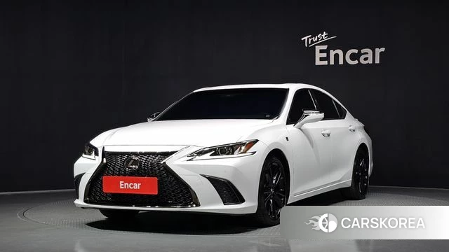Lexus ES300h 7th generation 2024 Белый из Кореи