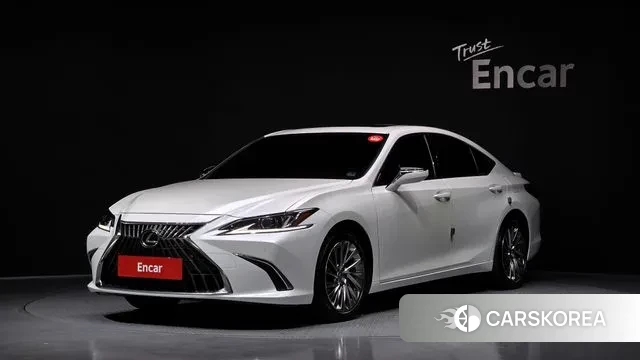 Lexus ES300h 7th generation 2023 Белый из Кореи