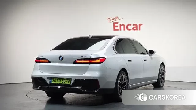 BMW 7 Series (G70) 2024 Белый из Кореи