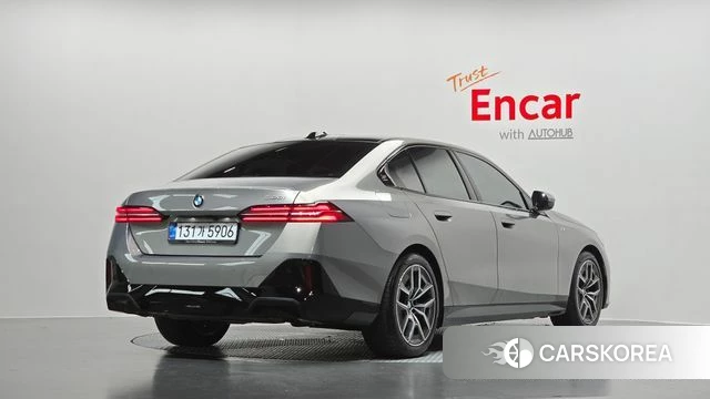 BMW 5 Series (G60) 2025 Песочный из Кореи