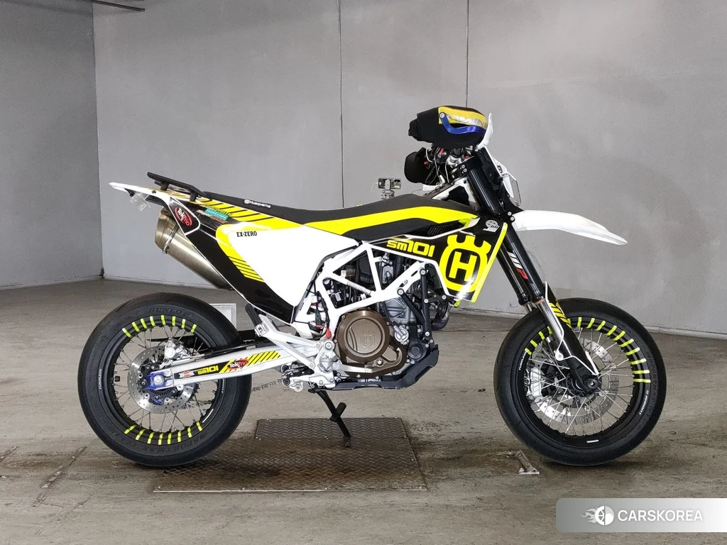 Проданный Husqvarna 701 SUPERMOTO 2017 из Японии