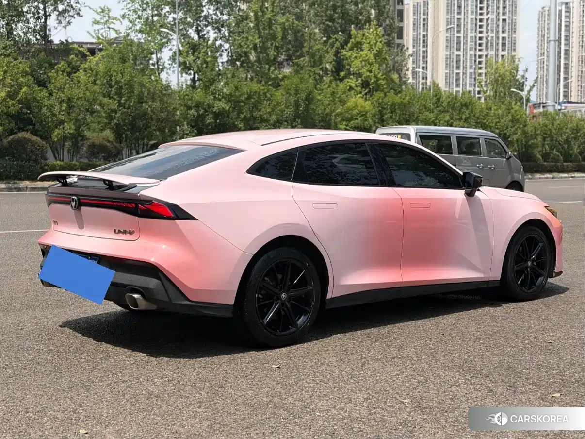 Chang'an UNI-V 2024 Red/purple из Китая