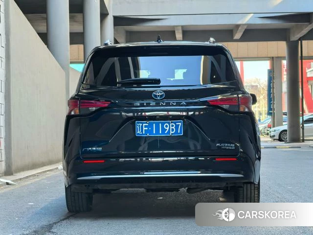 Toyota Saina 2023 Черный из Китая