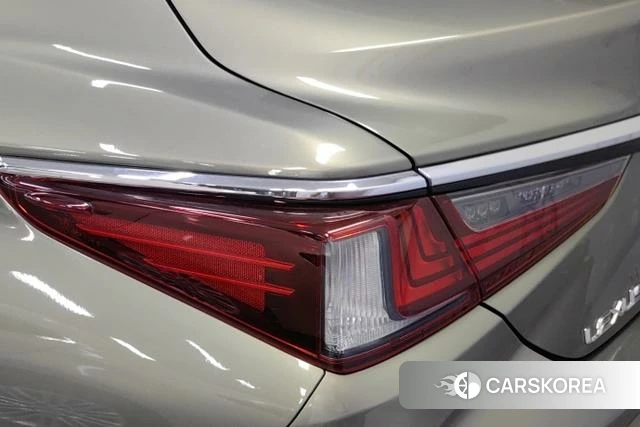 Lexus ES 2021 Зеленый из Китая