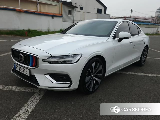 Volvo S60 3rd generation 2023 Белый из Кореи