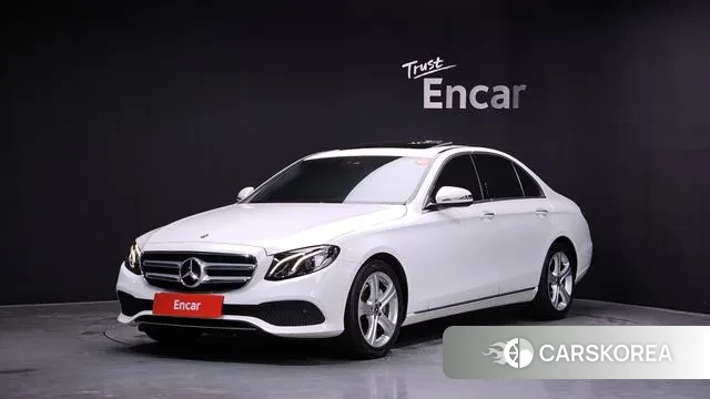 Mercedes-Benz E-Class W213 2018 Белый из Кореи