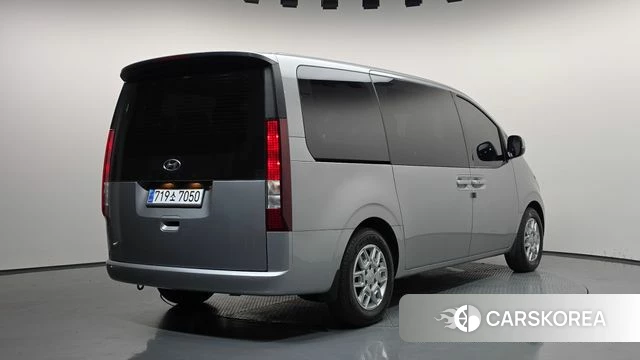 Hyundai Staria 2023 Серебряный из Кореи