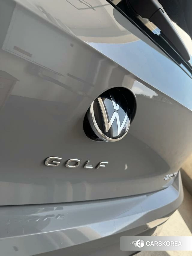 Volkswagen Golf 2023 Темно-серый из Китая
