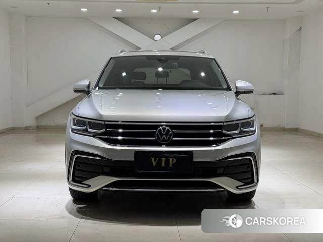 Volkswagen Tiguan L 2022 Серебристо-серый из Китая