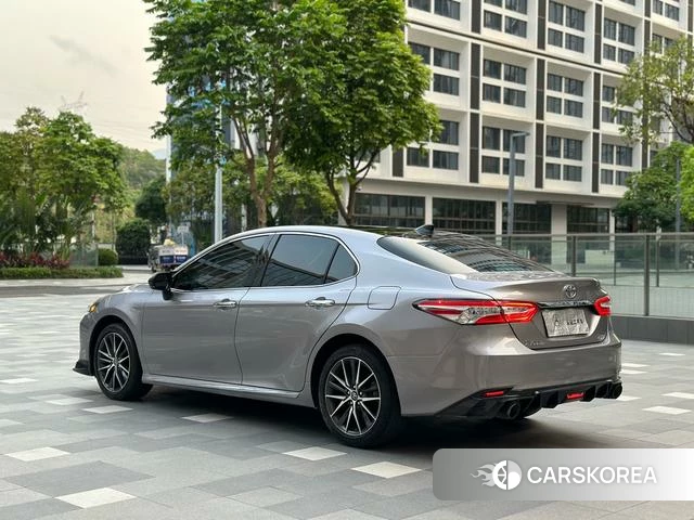 Toyota Camry 2023 Серебристо-серый из Китая