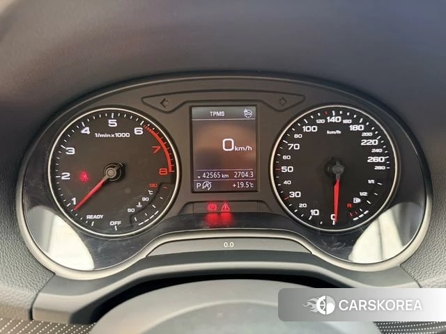 Audi Q2L 2022 Белый из Китая