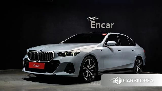 BMW 5 Series (G60) 2024 Светло-серебряный цвет из Кореи