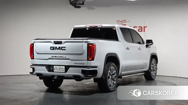 GMC Sierra 2023 Белый из Кореи