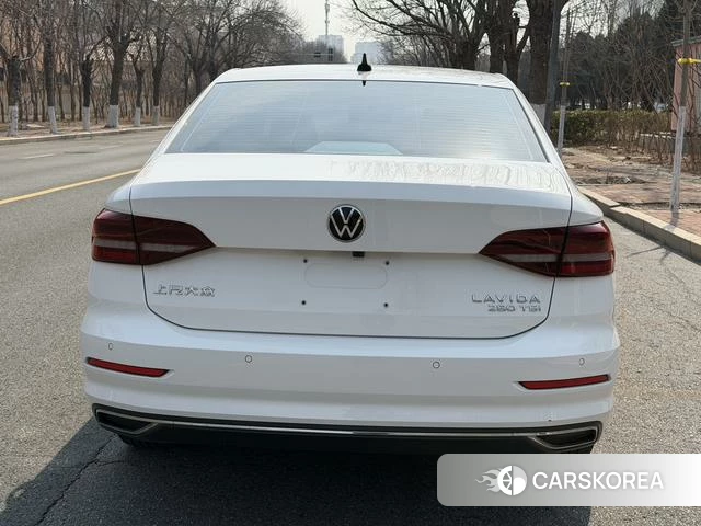Volkswagen Lavida 2021 Белый из Китая