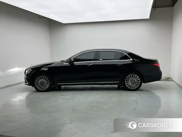 Mercedes-Benz E-class 2022 Черный из Китая