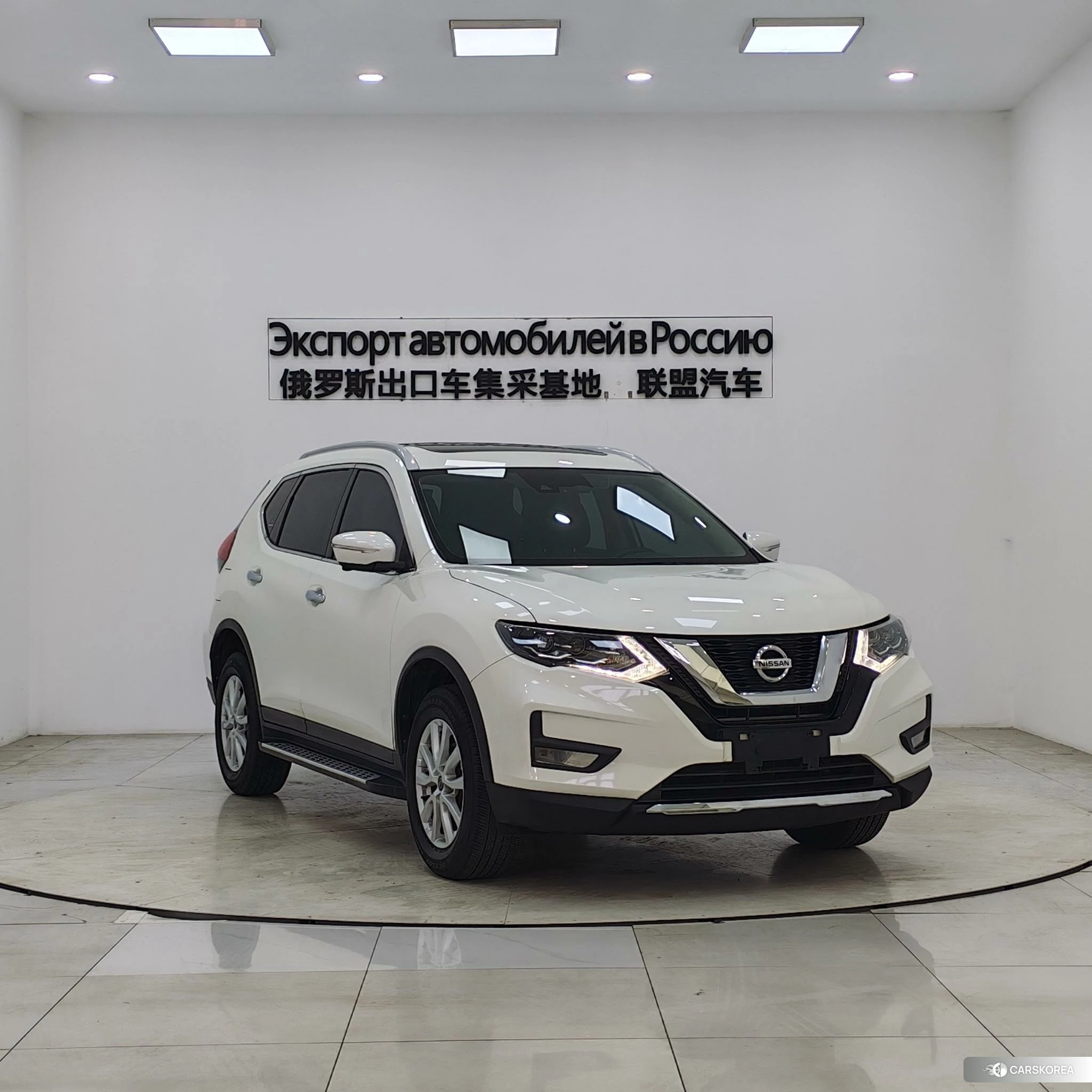 Nissan Qijun 2021 Белый из Китая