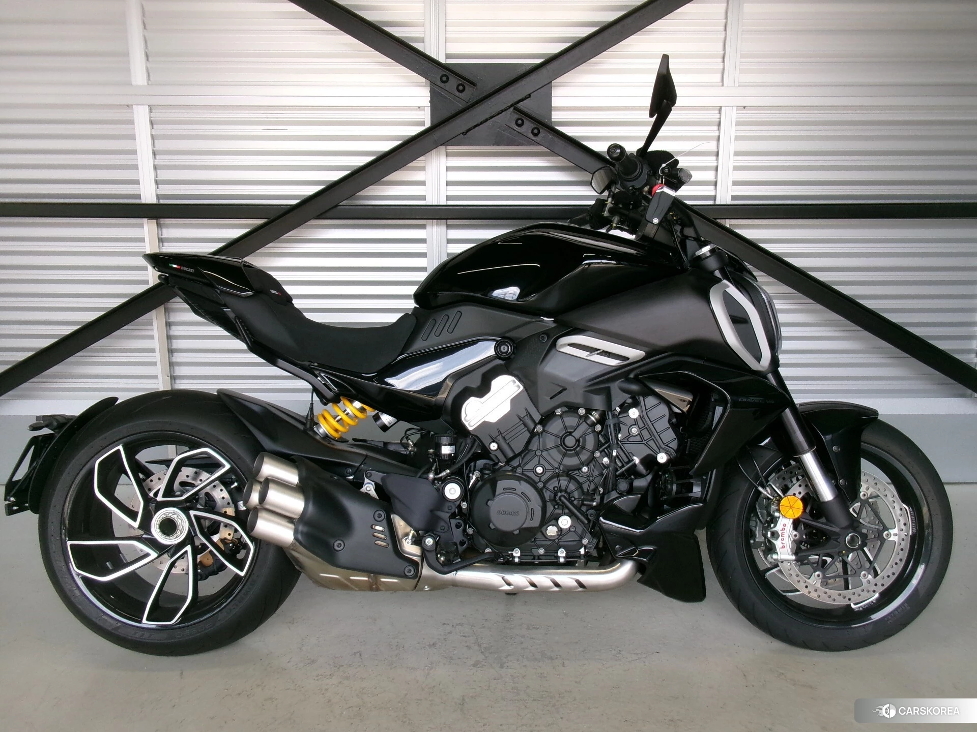 Проданный Ducati DIAVEL V4 2024 из Японии