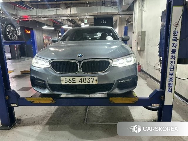 BMW 5 Series (G30) 2018 Серебристо-серый из Кореи