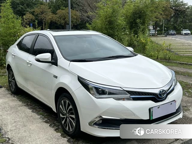 Toyota Corolla dual engine E+ 2022 Белый из Китая