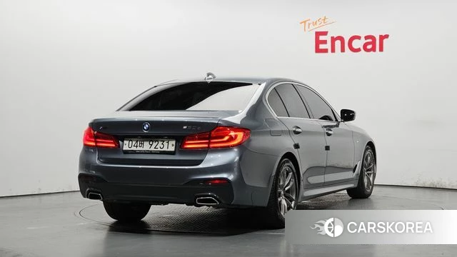 BMW 5 Series (G30) 2018 Серебристо-серый из Кореи