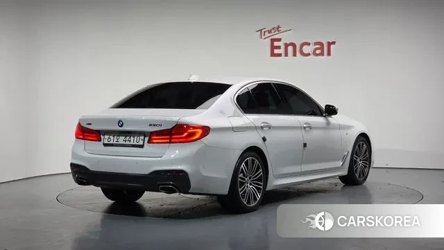 BMW 5 Series (G30) 2018 Белый из Кореи