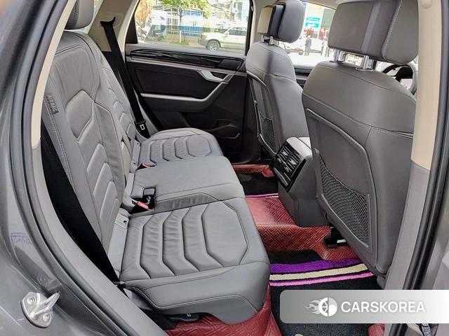 Volkswagen Touareg 2021 Темно-серый из Китая