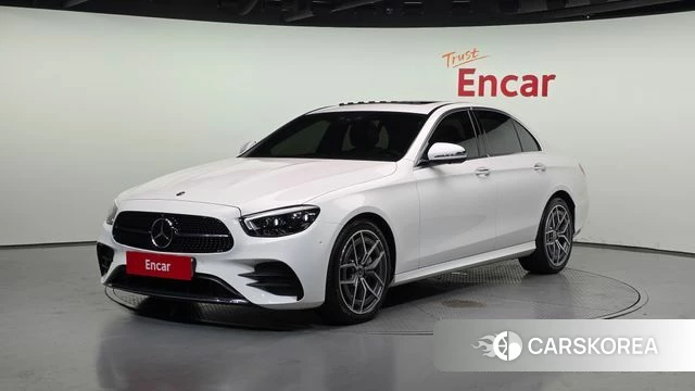 Mercedes-Benz E-Class W213 2021 Белый из Кореи