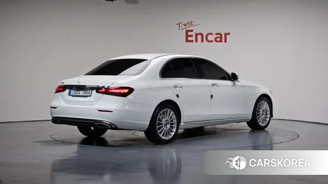 Mercedes-Benz E-Class W213 2020 Белый из Кореи