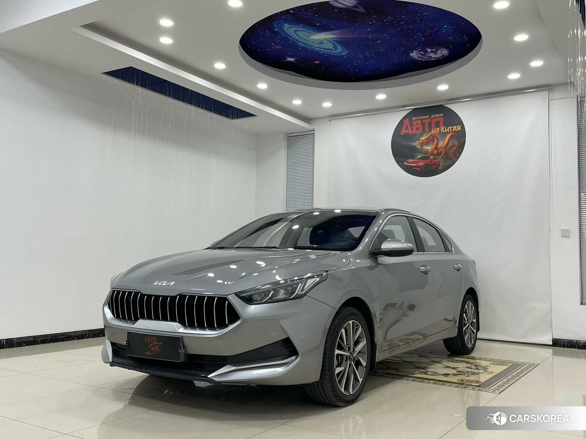 Kia K3 2021 Серебристо-серый из Китая