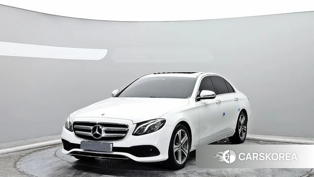 Mercedes-Benz E-Class W213 2019 Белый из Кореи