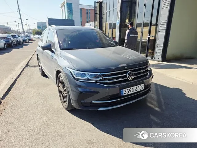 Volkswagen Tiguan second Generation 2021 Серый из Кореи