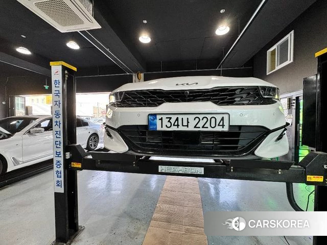 Kia K5 3rd generation 2023 Белый из Кореи