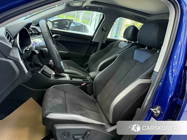 Audi Q3 2023 Синий из Китая