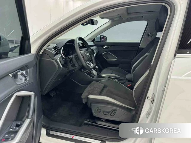 Audi Q3 2023 Белый из Китая