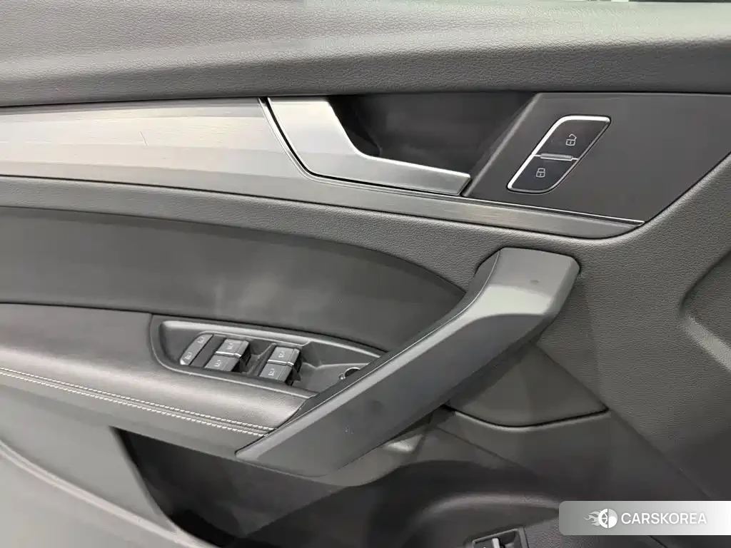Audi Q5L 2024 Черный из Китая