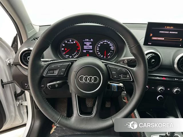Audi Q2L 2022 Белый из Китая