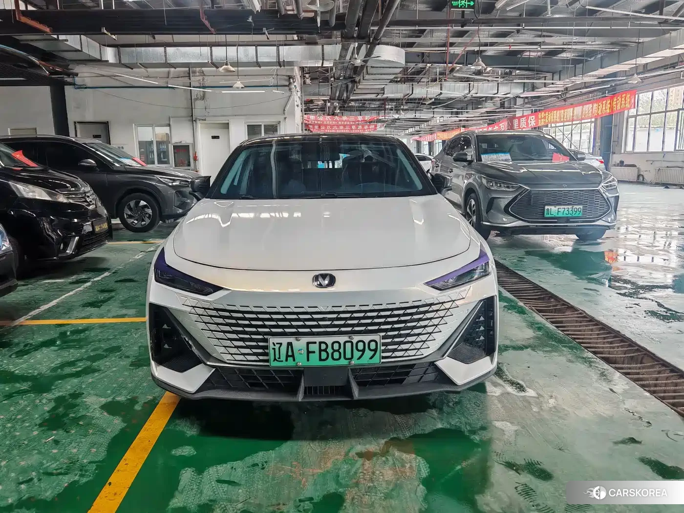Chang'an UNI-V Smart iDD 2023 Белый из Китая