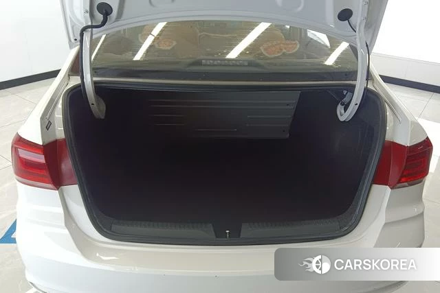 Volkswagen Santana 2021 Белый из Китая