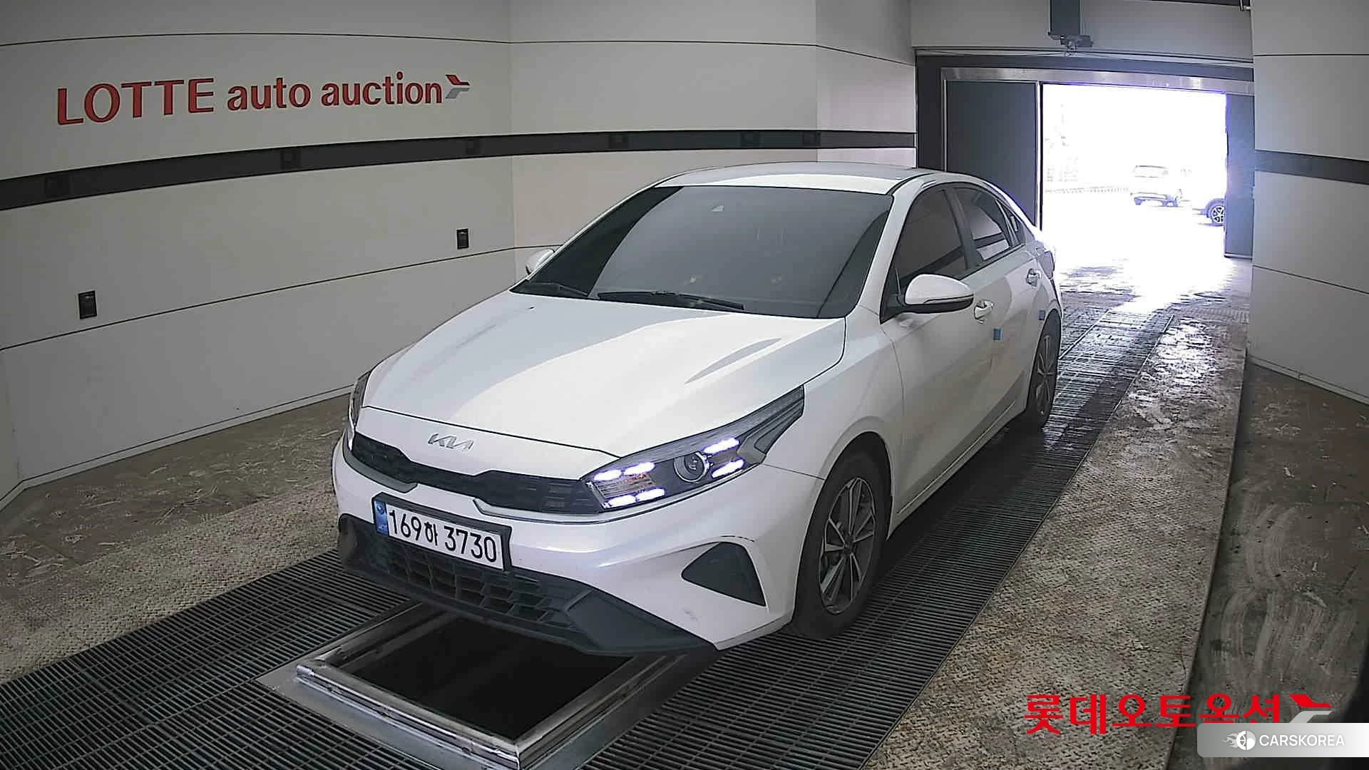 Kia K3 2022 Snow White Pearl из Кореи