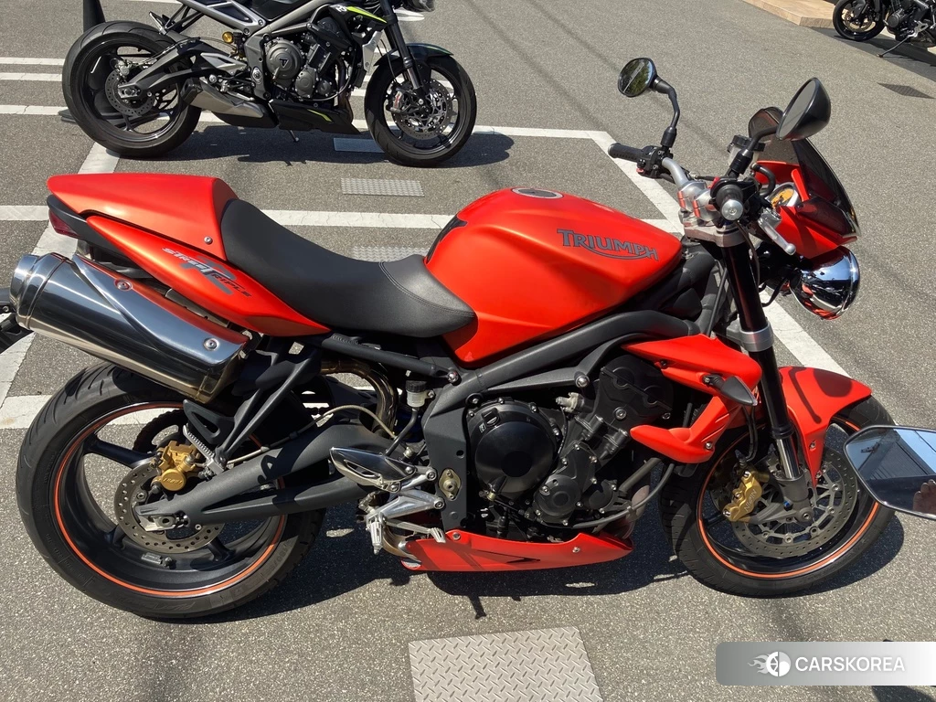 Проданный Triumph STREET TRIPLE R 2010 из Японии