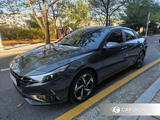 Hyundai Avante (CN7) 2023 Темно-зеленый из Кореи