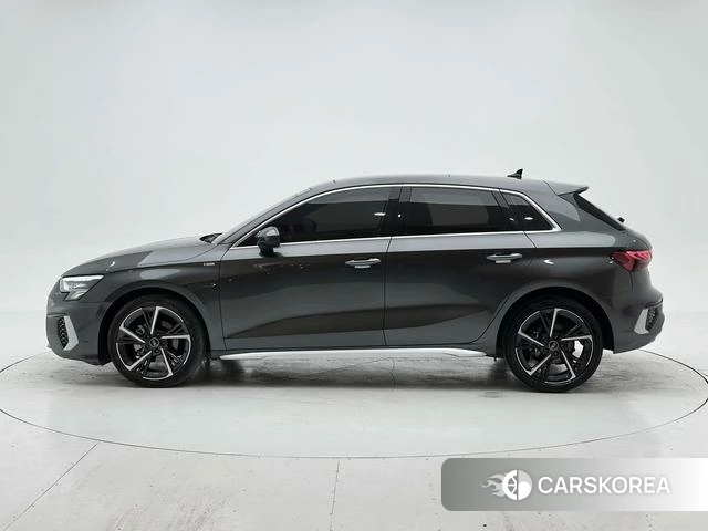 Audi A3 2023 Темно-серый из Китая