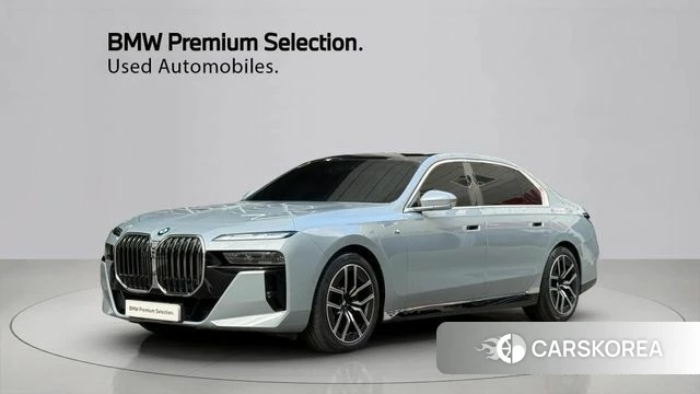 BMW 7 Series (G70) 2023 Светло-серебряный цвет из Кореи