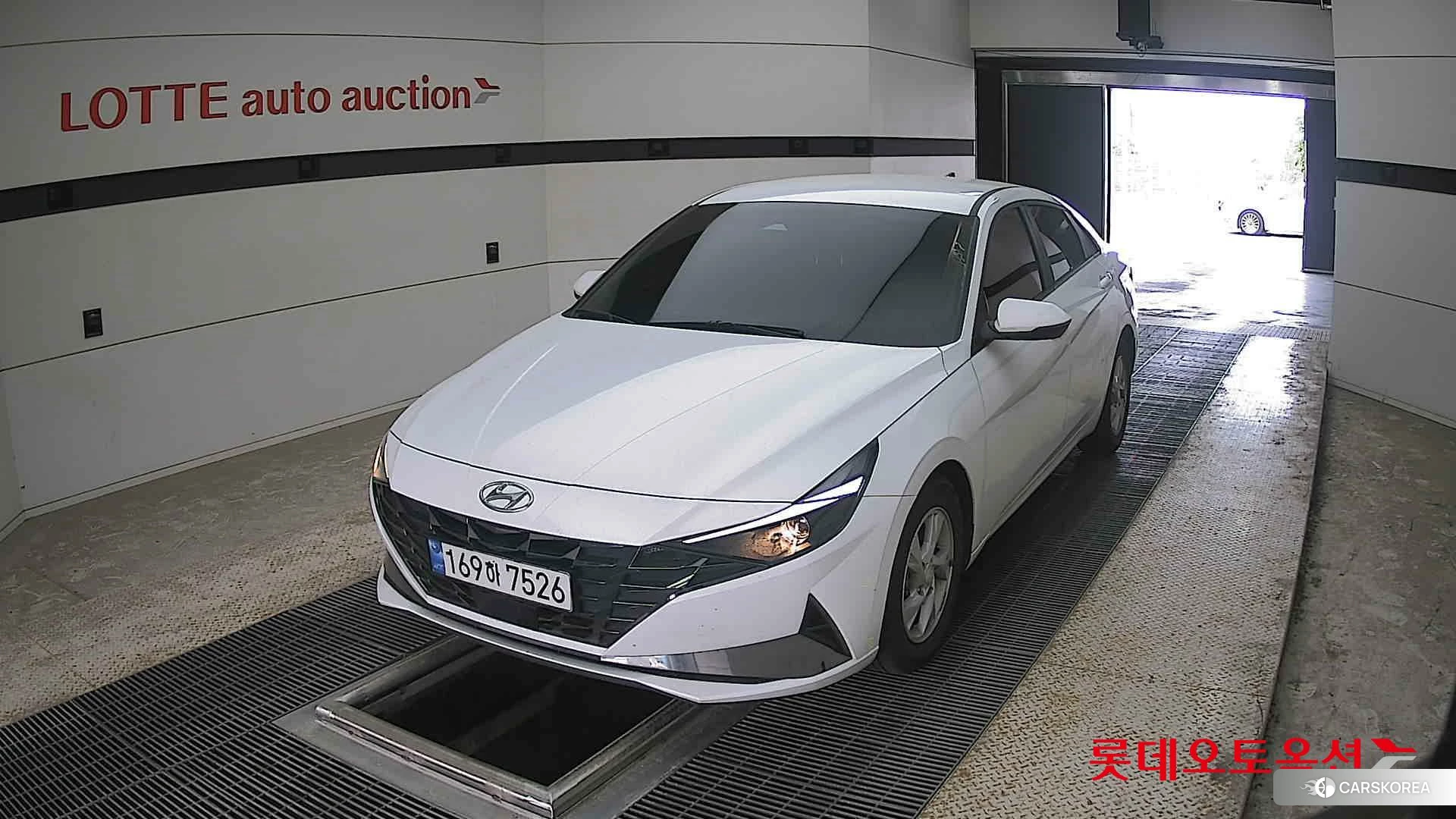 Hyundai Avante 2023 Polar White из Кореи