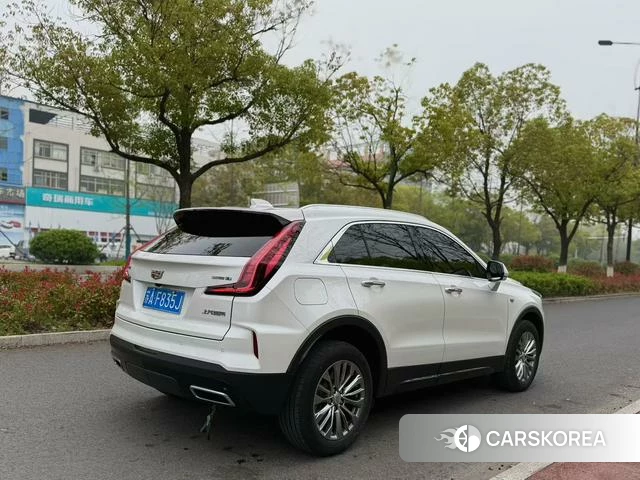 Cadillac XT4 2024 Белый из Китая