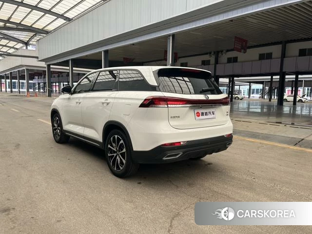 Chang'an X7 PLUS 2024 Белый из Китая