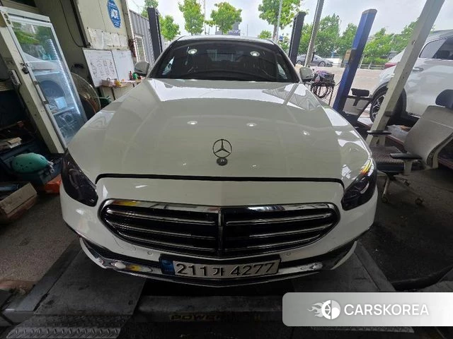 Mercedes-Benz E-Class W213 2021 Белый из Кореи